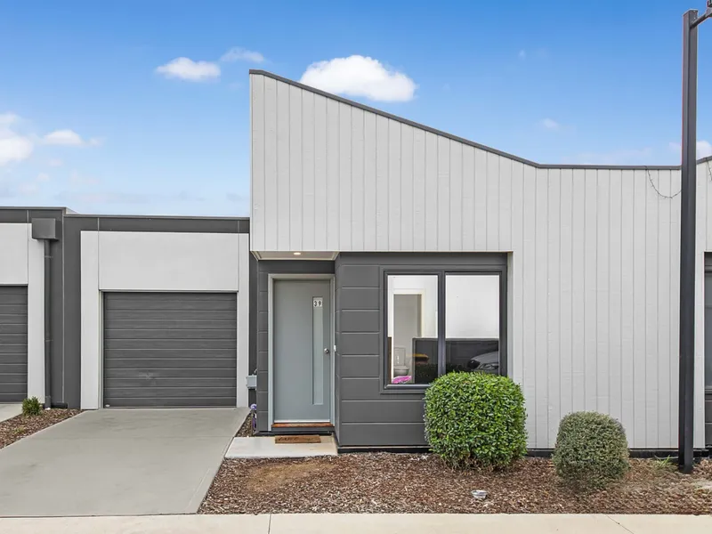 Modern Comfort Meets Convenience at 39 Mayall Crescent, Wyndham Vale