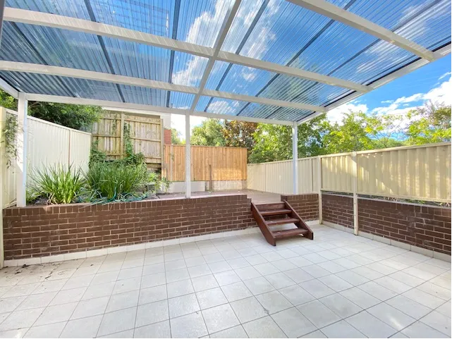 Spacious studio apartment with huge courtyard