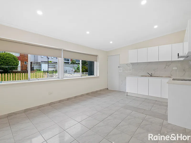 Light and Spacious 2 Bedroom Apartment