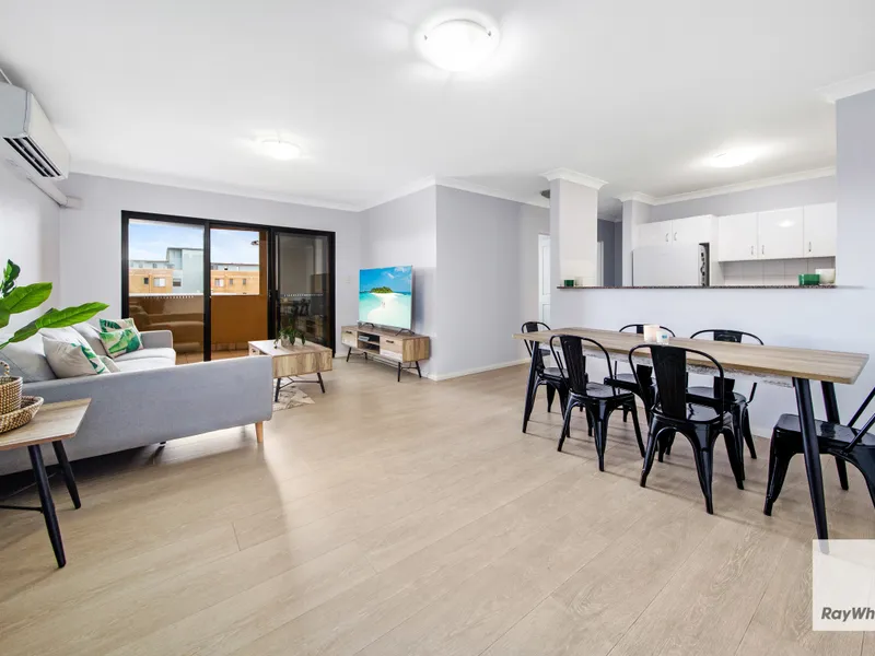 Ultra Convenient Luxury Apartment