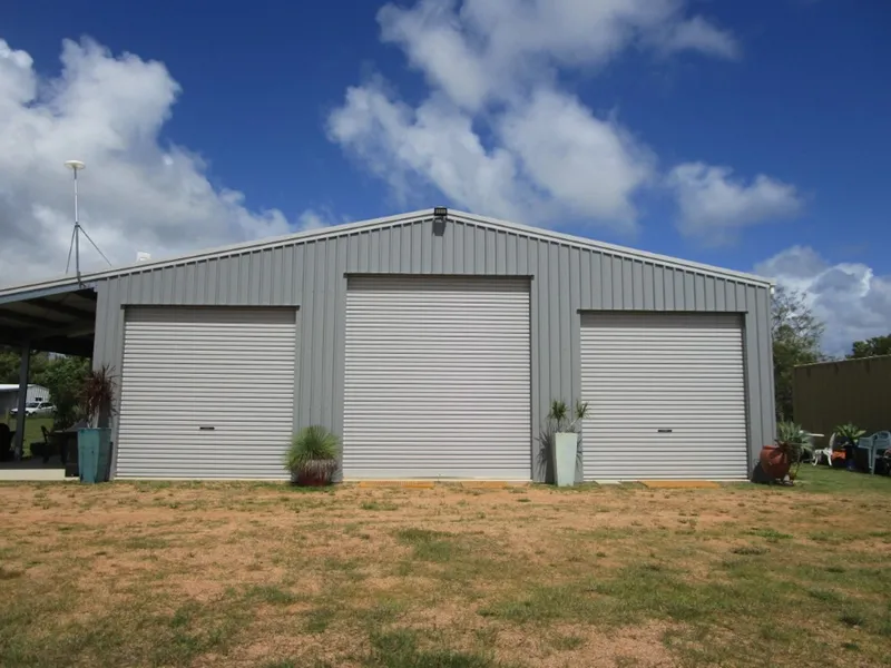 4,656 SQ.M. (OVER 1 ACRE) BLOCK WITH LARGE SHED!