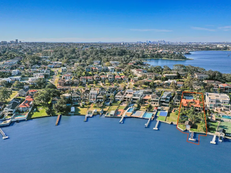 Private and prestigious waterfront resort Superb waterfront estate with all the extras