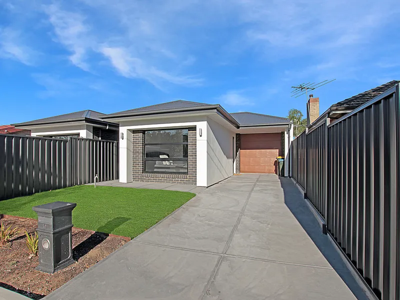 Brand New Modern Courtyard Home (No Pets)