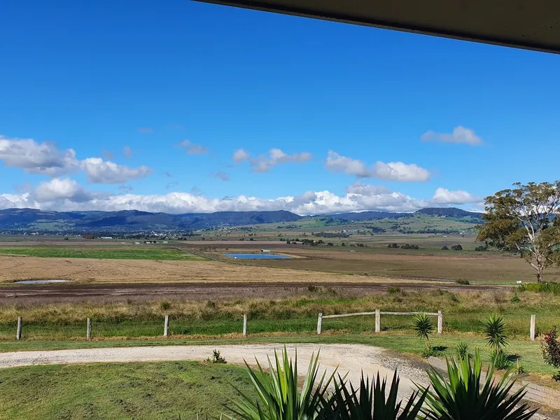 RARELY AVAILABLY – LIFESTYLE/FARMING/GRAZING OPPORTUNITY