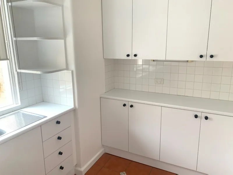 LARGE 2 BEDROOM APARTMENT WALK TO BALWYN SHOPS