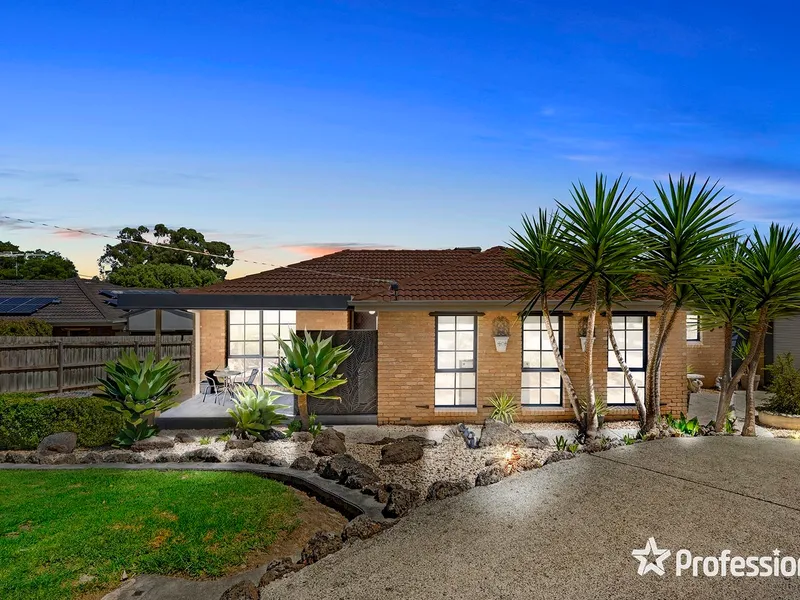 SIX BEDROOM WONDER WITH PARKING FOR SIX PLUS CARAVAN, BOAT ETC.