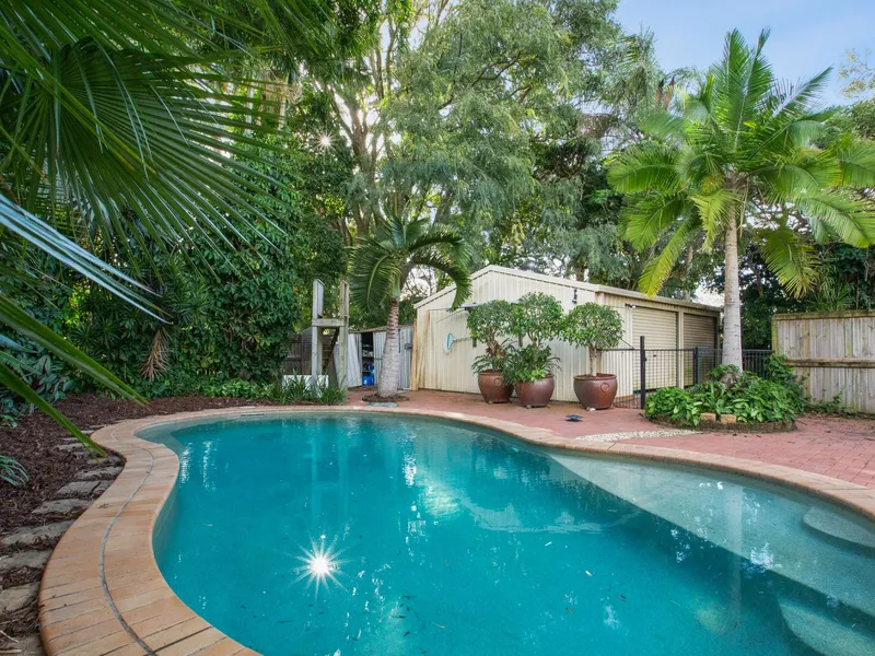 DUAL LIVING, 1077m2, BUY NOW SUB-DIVIDE LATER