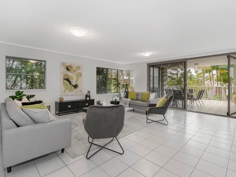 2 Bed Plus Studio - Walk to Robina Town Centre, Train and Hospital Precinct!