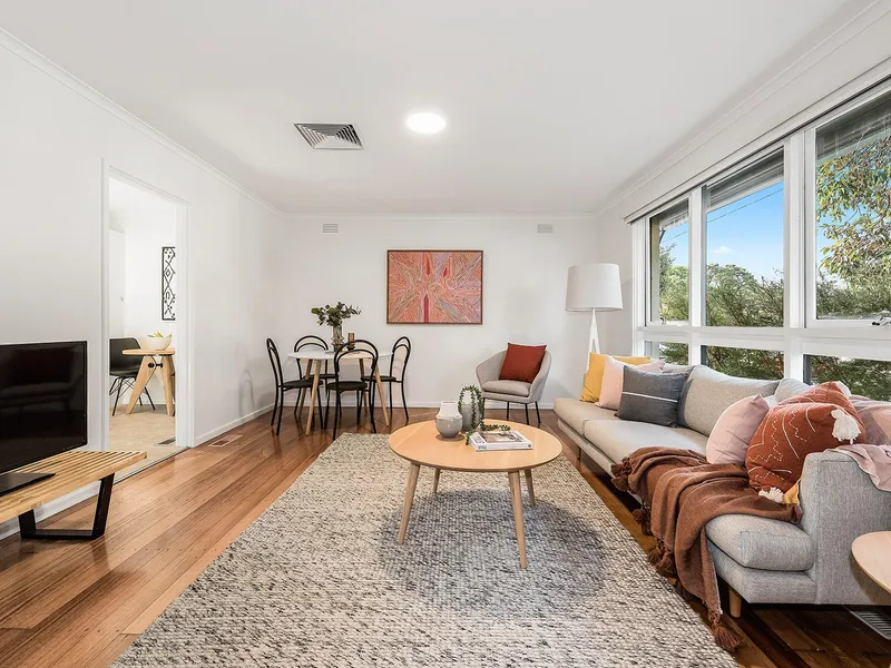 STUNNING RENOVATED UNIT WITH YOUR OWN STREET ENTRANCE OFF CODRINGTON STREET