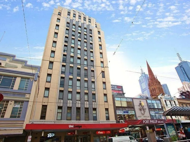SPACIOUS FULLY FURNISHED STUDIO OPPOSITE THE FLINDERS STATION