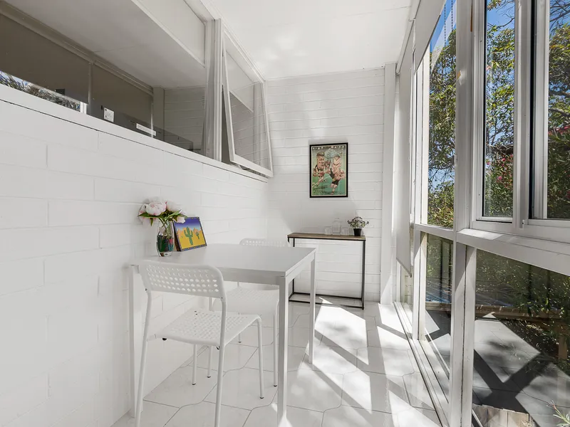 LIGHT, BRIGHT AND PERFECTLY CENTRAL