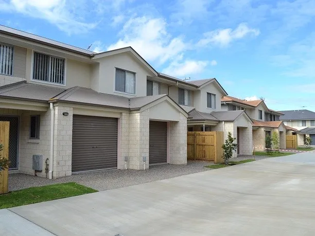 Beautifully Renovated 3 Bedroom Modern Townhouse