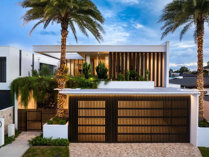 Pinnacle of Modern Luxury, Ultimate Entertainer in Prime Main River Position