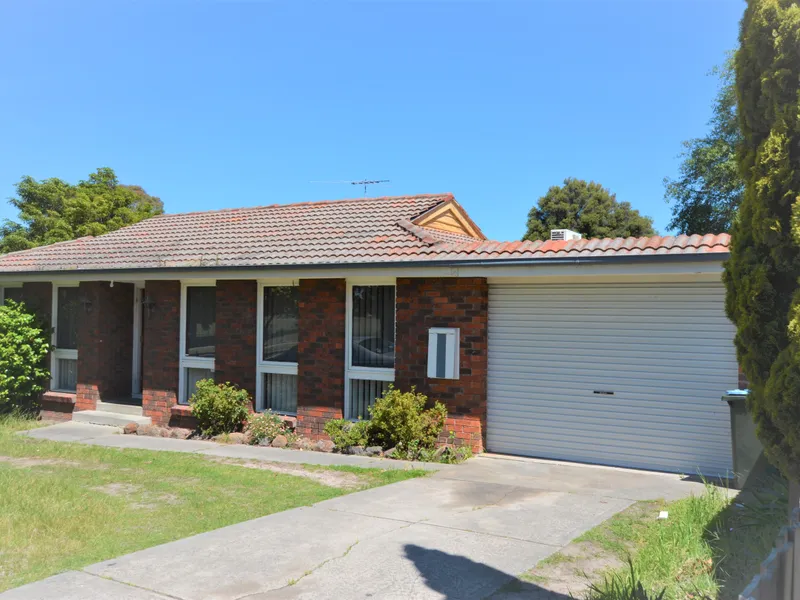 Three Bedroom house just opposite the Southern Cross Primary School - Endeavour Hills 