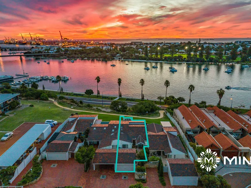 SINGLE LEVEL RIVERFRONT HOME 