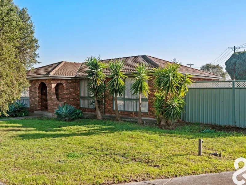 SIZEABLE FAMILY HOME - CORNER BLOCK