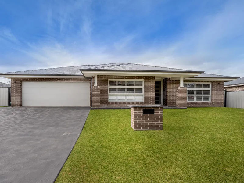 SPACIOUS LIVING WITH GOOD SIZED YARD on 700m2