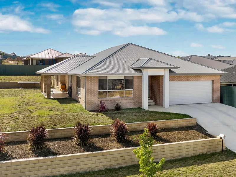 Modern Family Home in Windradyne