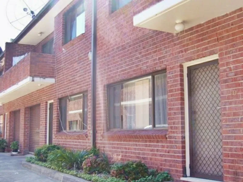 3 BEDROOM TOWNHOUSE ON RAILWAY PARADE