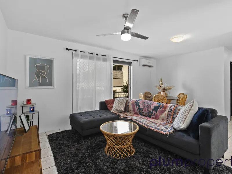 Air-conditioned unit in prime Sherwood location!