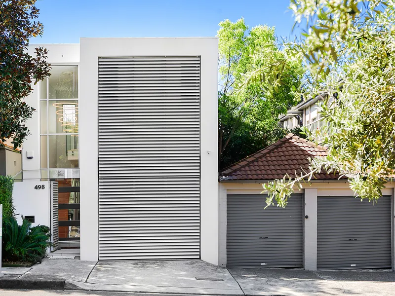 Luxurious North Facing Beach House With Lush Park Views And Direct Access To Bronte Beach