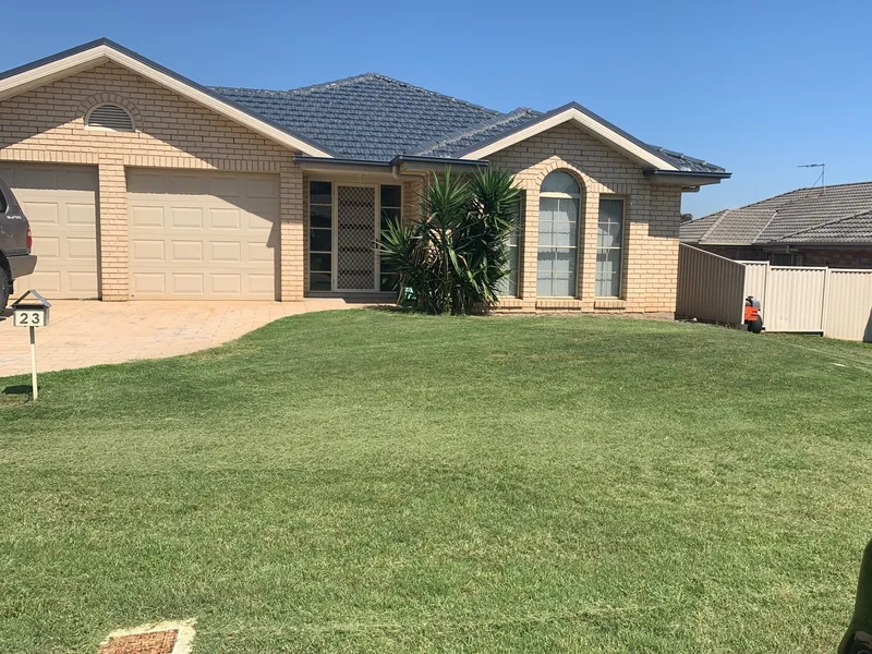 LARGE FAMILY HOME LOCATED IN POPULAR RUTHERFORD AREA