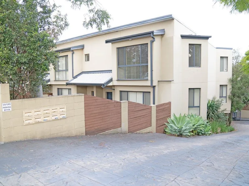 Brilliant Location – 3 Bedroom Spacious Townhouse with Double Lock Up Garage