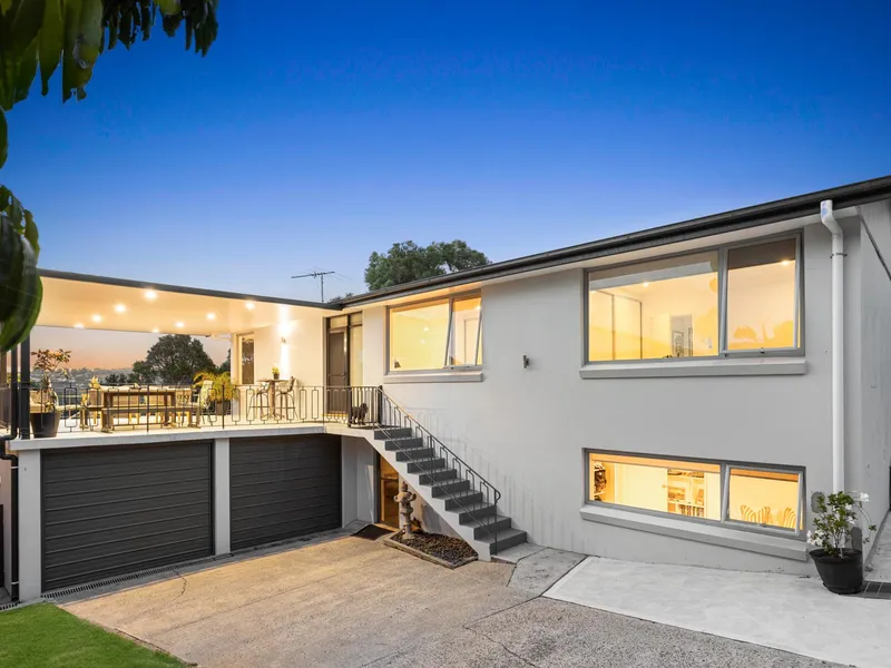 Scenic Family Entertaining Haven Promises Easy Indoor/ Outdoor Living