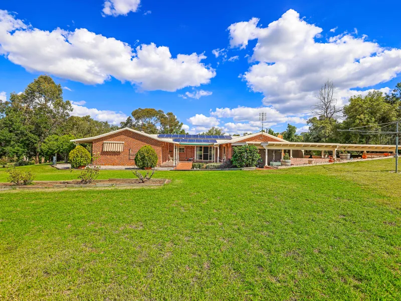 PEACEFUL AND PRIVATE LIFESTYLE PROPERTY YET SO CLOSE TO TAMWORTH