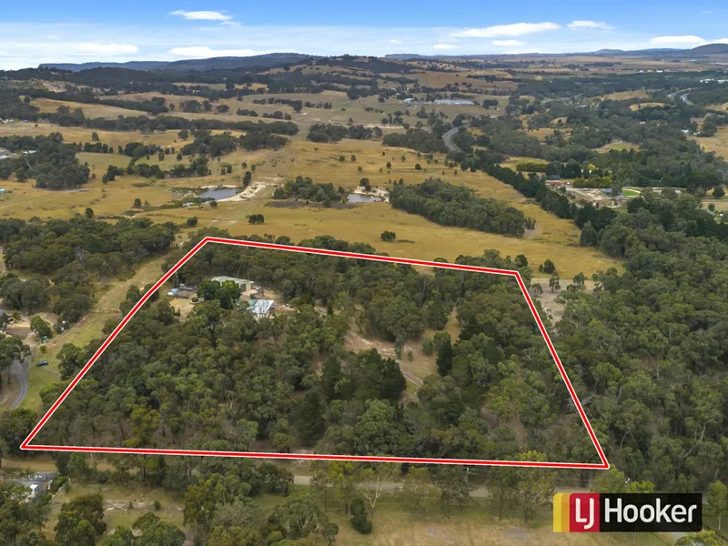 Family Home on 8.9 acres (approx)