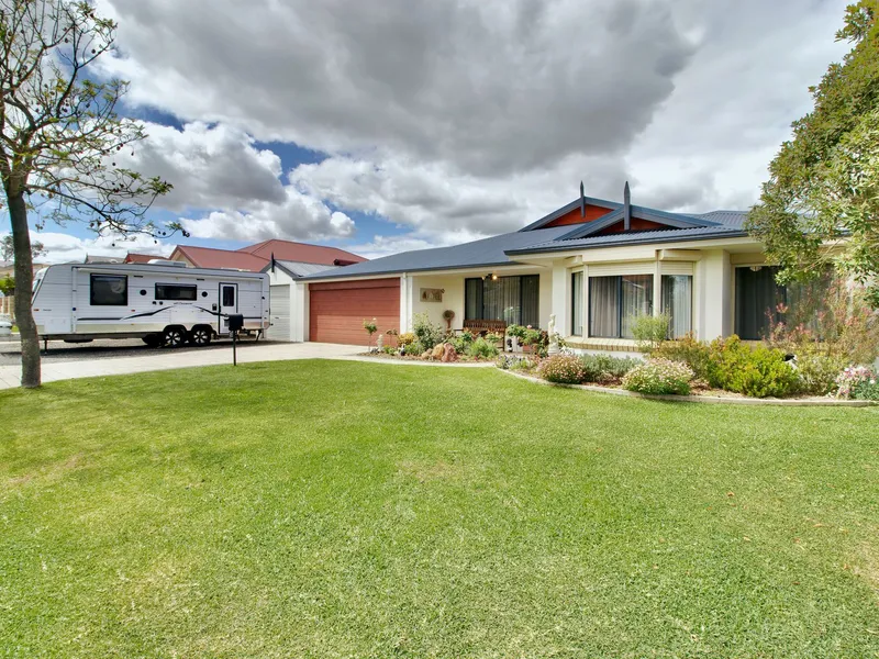 Family Home with Pool and 3rd Garage 660 Block
