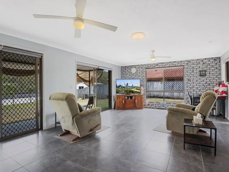 Renovated Pet Friendly Home On Large Block