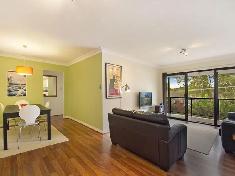 Quiet Two bedroom apartment with parking