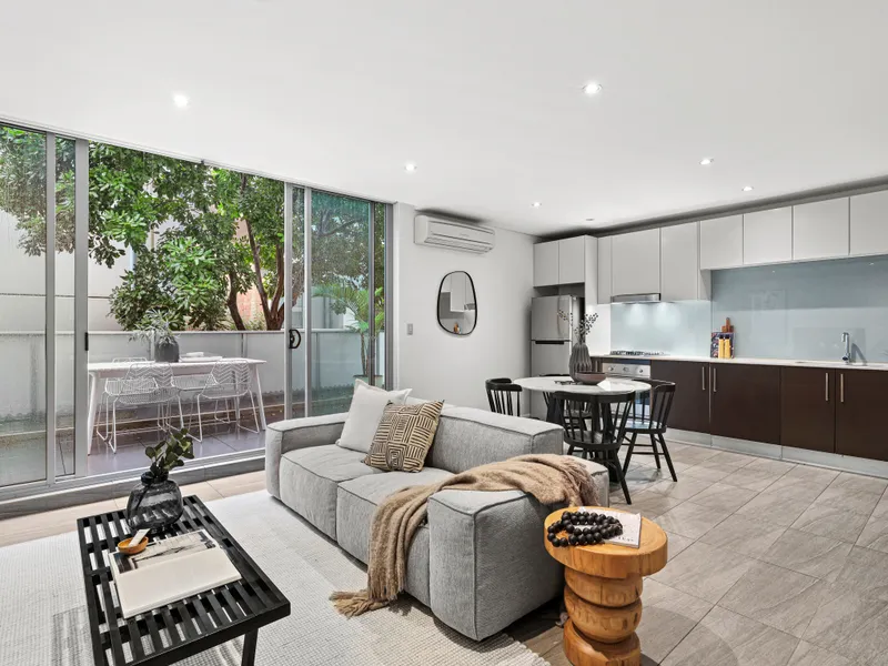 Dual level apartment in a cosmopolitan urban hub