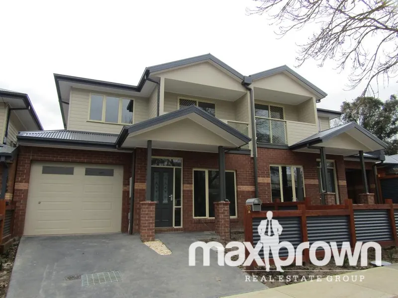 MODERN TOWNHOUSE WITH PARKLAND VIEWS