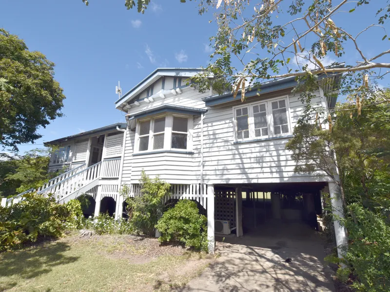:: CLASSIC QUEENSLANDER RIGHT IN THE HEART OF GLADSTONE CITY (15 IMAGES)