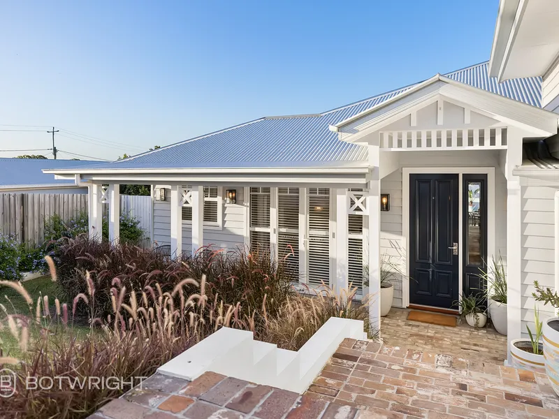 A BEACON OF LUXURY AND SOPHISTICATION.