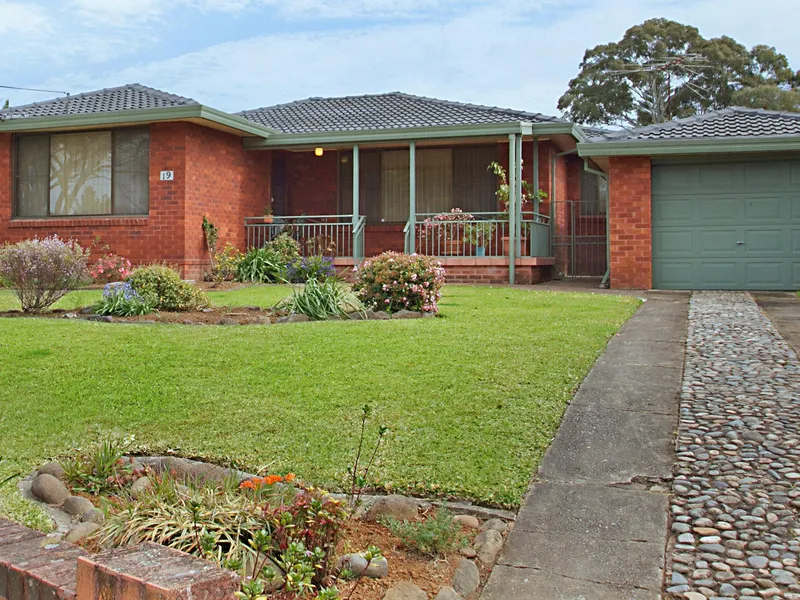 Top Quality Brick Home - Walk to Station