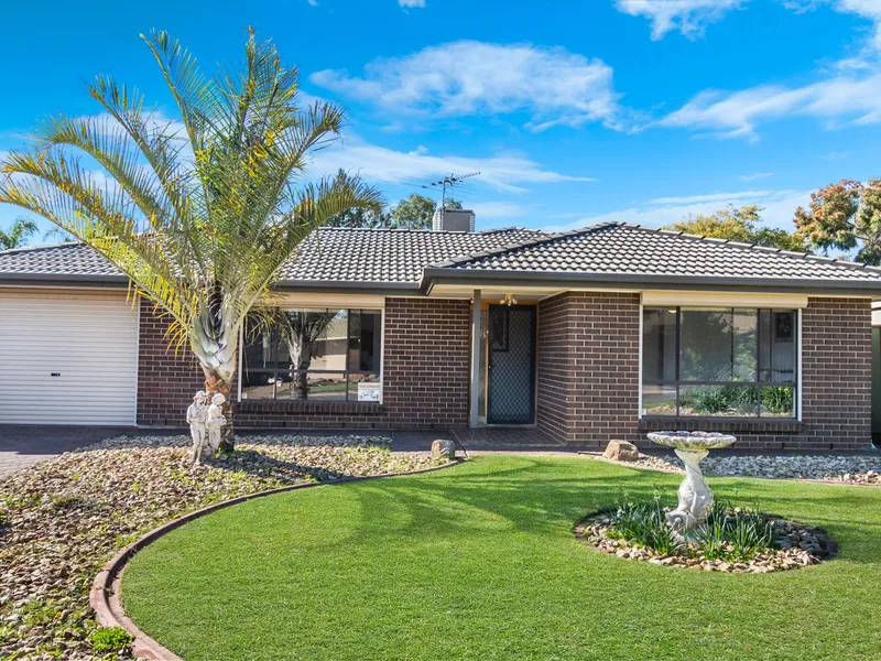 4 BEDROOMS, 2x LIVING AREAS, OUTDOOR ENTERTAINING FAMIY HOME IN GREAT LOCATION!