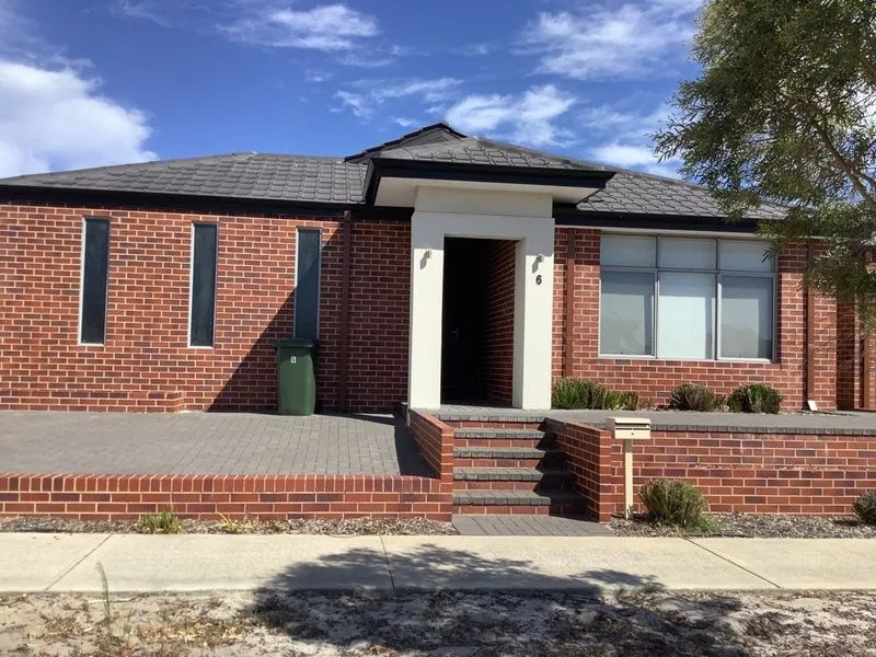 SPACIOUS THREE BEDROOM VILLA!