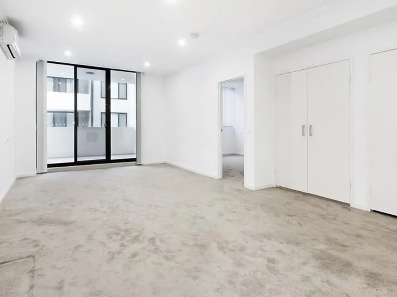 Modern Two Bedroom One Car Space Apartment