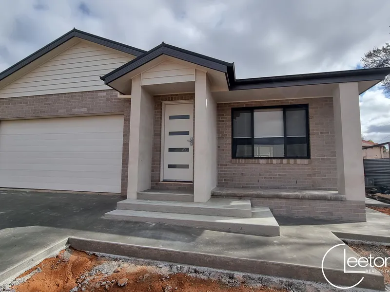 Stunning Brand New Home