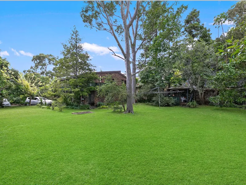 RARE OPPORTUNITY - WELL LOCATED STYLISH HOME ON A HUGE 1228 SQM BLOCK 