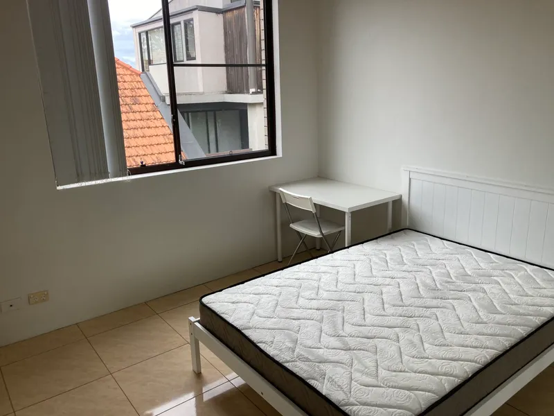 Super convenient 2 bedroom apartment! Tile floor！