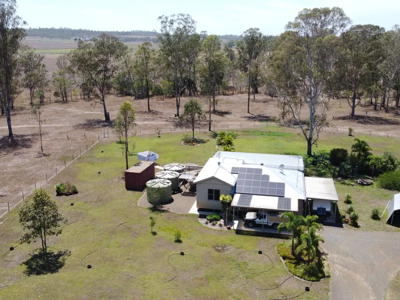 You Chose....Farming, livestock, or lifestyle 46+ hectares.110+acres