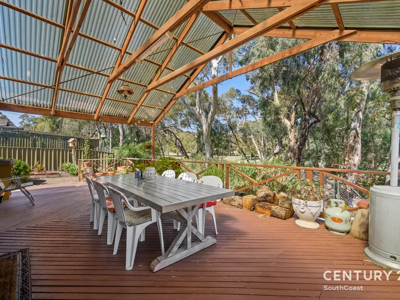Family entertainer with a leafy golf course outlook
