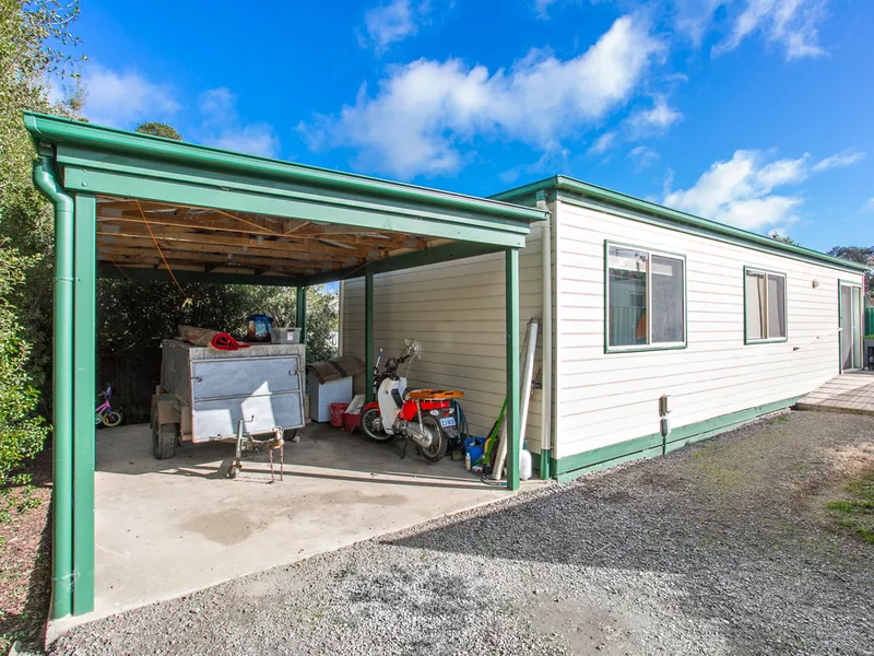 COSY 2 BEDROOM UNIT IN CRESWICK