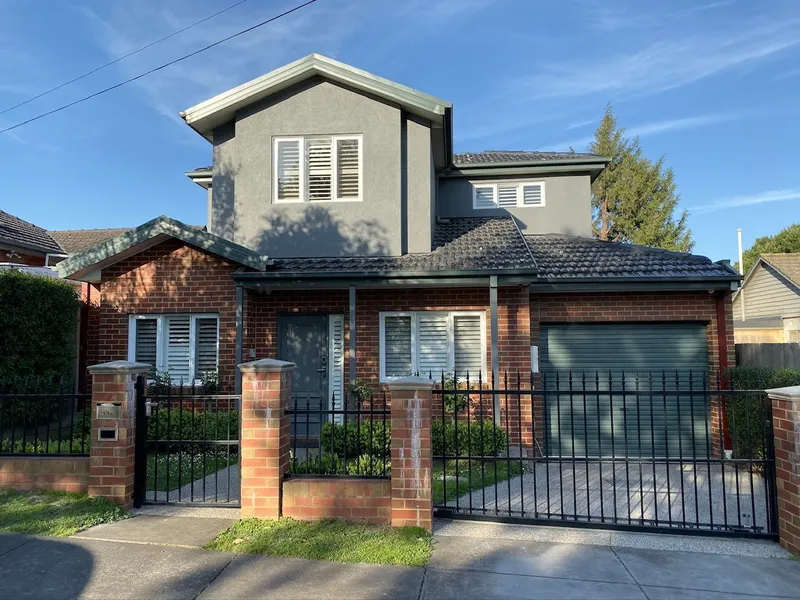 IMMACULATE & STYLISH TOWNHOUSE 