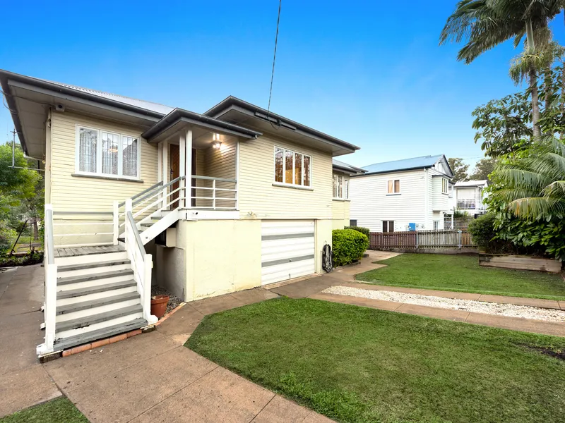 SUPERIOR LOCATION WITH EXCEPTIONAL RENOVATOR OR INVESTOR OPPORTUNITIES!