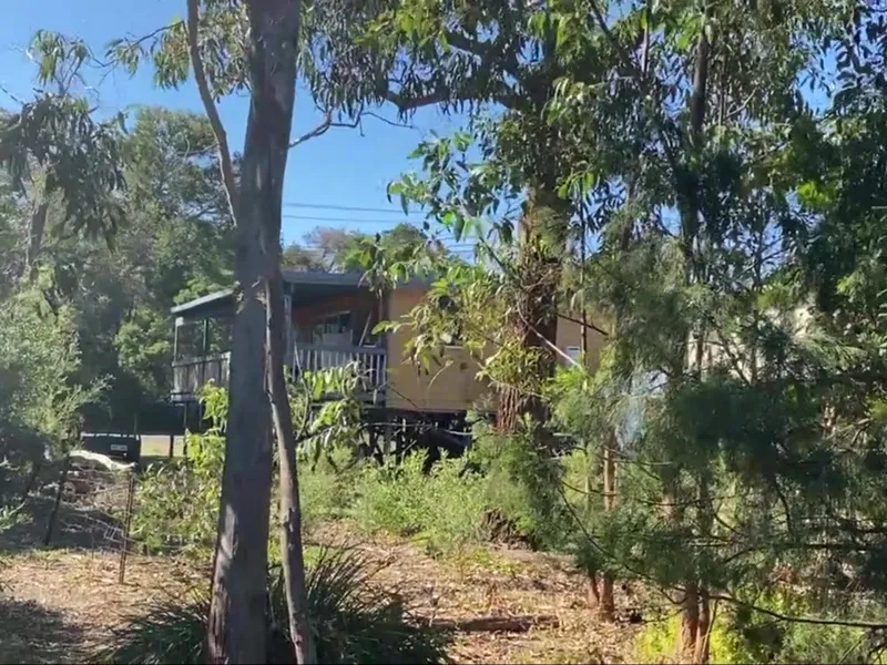 Abuts the coastal reserve